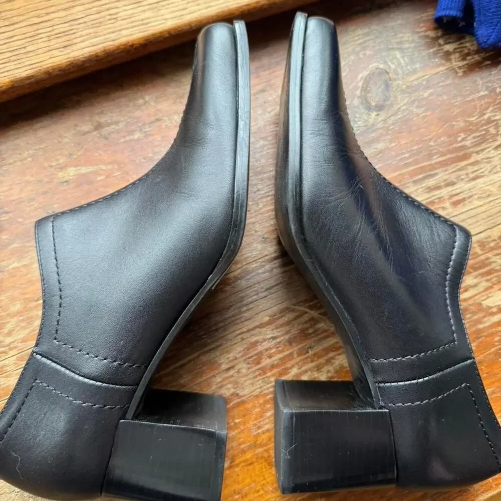 Naturalizer black leather ankle boots 90's style women's size 6.5